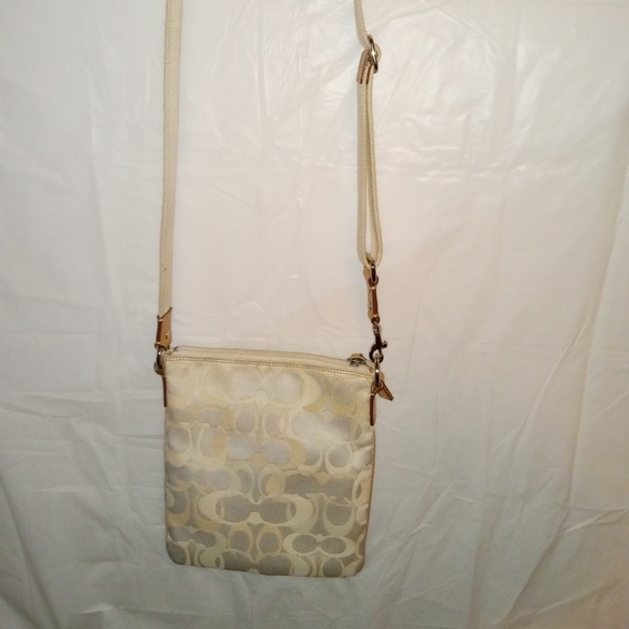 LIKE NEW Coach Beige Cream Tan Hampton's Signature Crossbody Bag Y2K - Picture 4 of 15